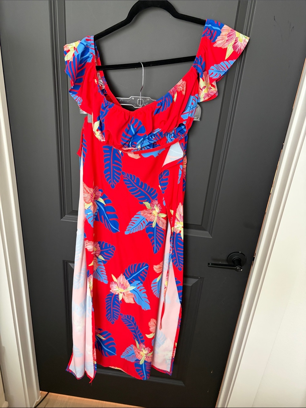 Women’s Red Tropical Floral Ruffle Dress